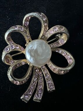 532- Vtge. Florenza floral brooch